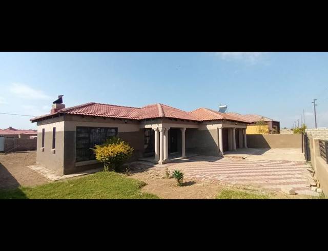 4 BEDROOM HOUSE FOR SALE IN MANKWENG